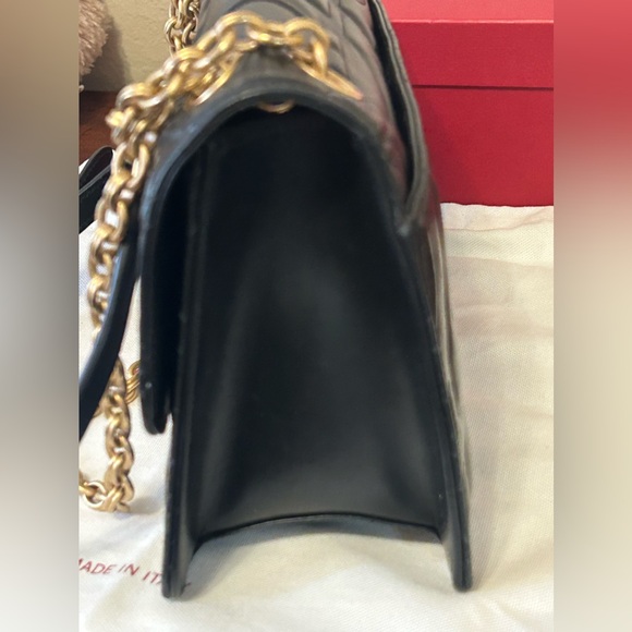 🎉🎉Hp🎉Ferragamo Quilted Gancini Shoulder Bag - Picture 8 of 16